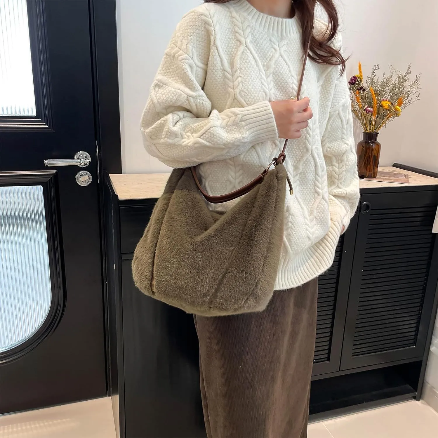 Fluffy Tote Bag, Winter Fuzzy Purses for Women Faux Fur Bag Soft Furry Shoulder Bag Crossbody Handbag Plush Tote Bag