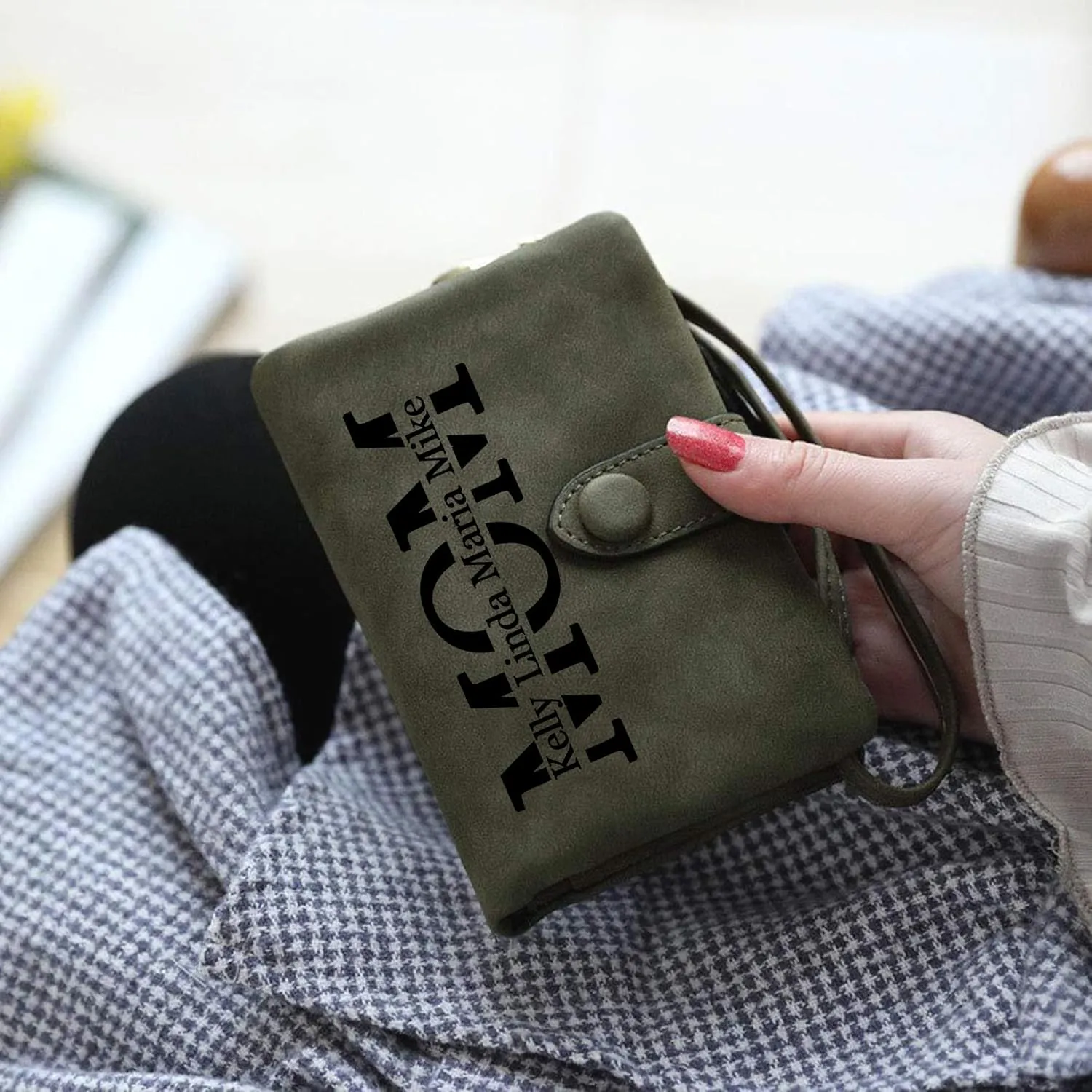 Personalized Gifts for Mom - Custom Womens Wallet with Names, Gifts for Mothers Day Mom Birthday - Customized Ladies Wristlet Wallet Coin Purse Bifold Cards Holder, Brown