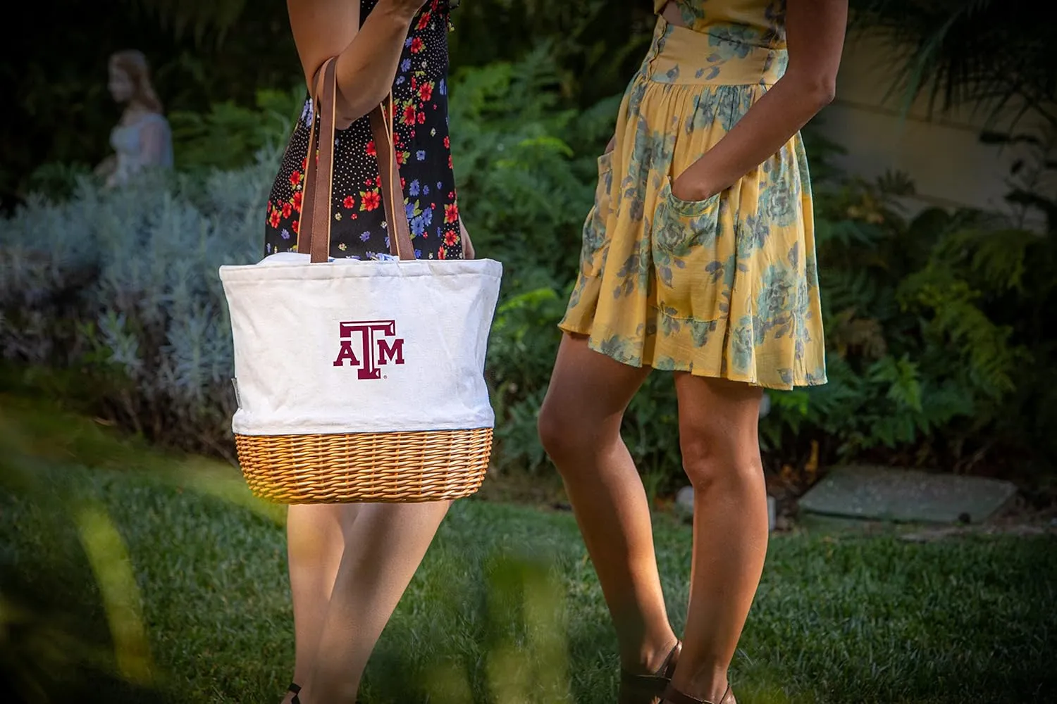 Picnic TIME NCAA Coronado Canvas and Willow Basket Tote, Picnic Tote Bag, Beach Tote, (Beige Canvas)