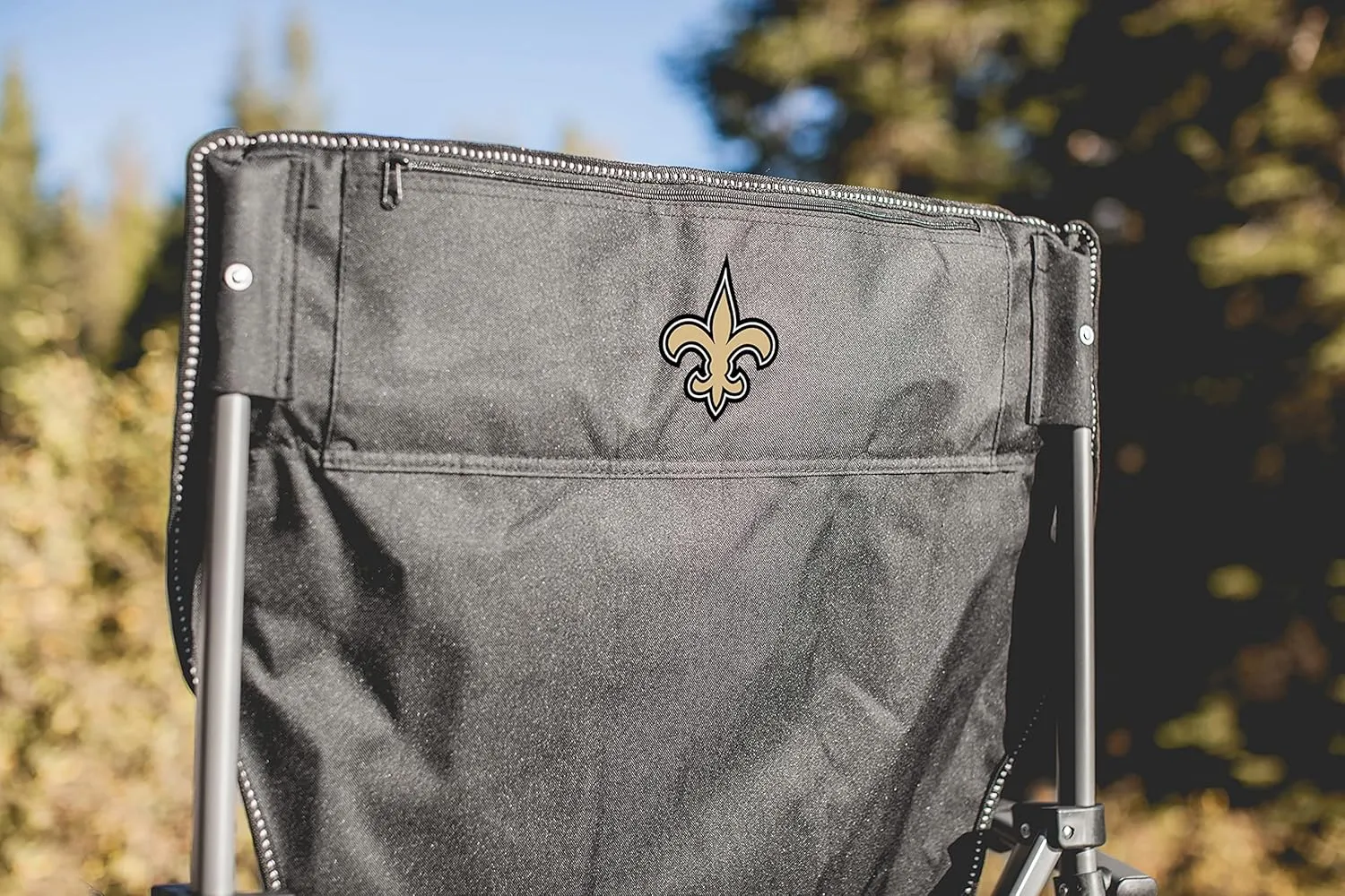 PICNIC TIME NFL Unisex-Adult NFL Outlander Folding Camping Chair with Cooler, Heavy Duty Beach Chair