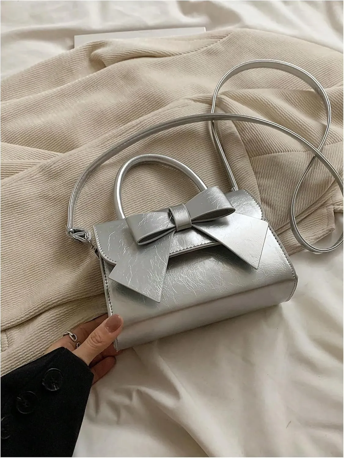 QWINEE Women's Bow Shoulder Bags Cute Handbag Clutch Crossbody Satchels Flap Magnet PU Leather Purse