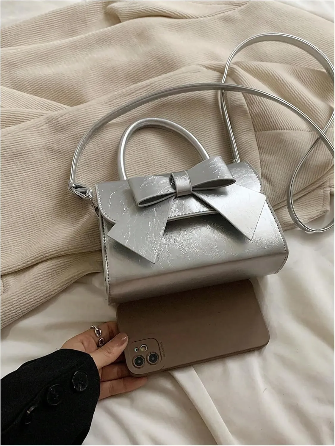 QWINEE Women's Bow Shoulder Bags Cute Handbag Clutch Crossbody Satchels Flap Magnet PU Leather Purse