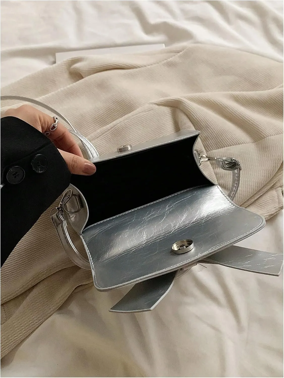 QWINEE Women's Bow Shoulder Bags Cute Handbag Clutch Crossbody Satchels Flap Magnet PU Leather Purse
