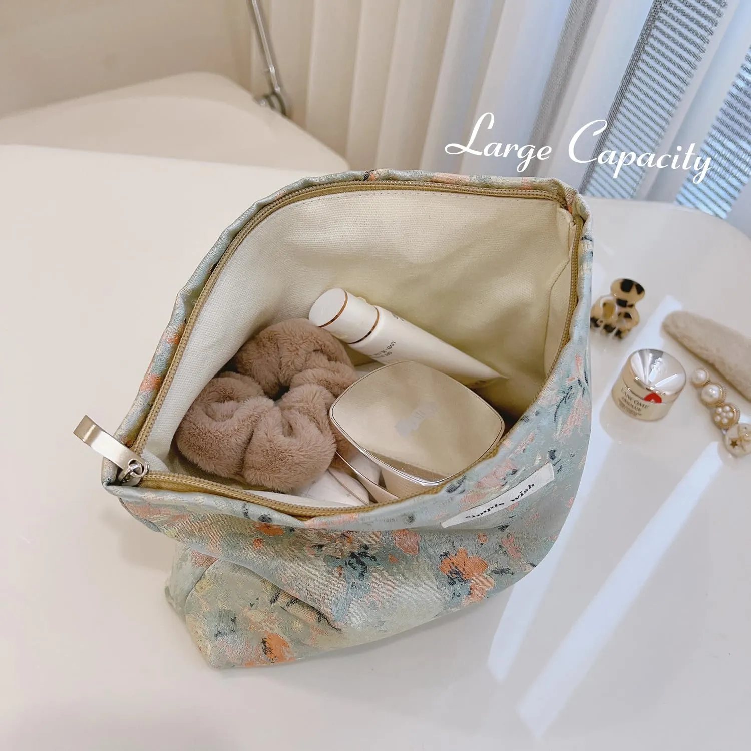 STARDW Aesthetic Floral Makeup Bag Cute Small Cosmetic Bags for Women Girls, Travel Toiletry Bag Large Capacity Zipper Makeup Pouch, Purse Organizer Pouches (Aesthetic Roses)