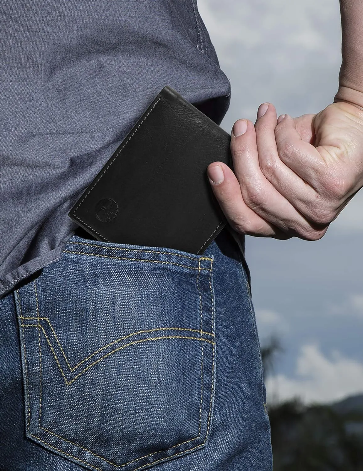 Timberland Men's Wellington Leather RFID Bifold Commuter Security Wallet