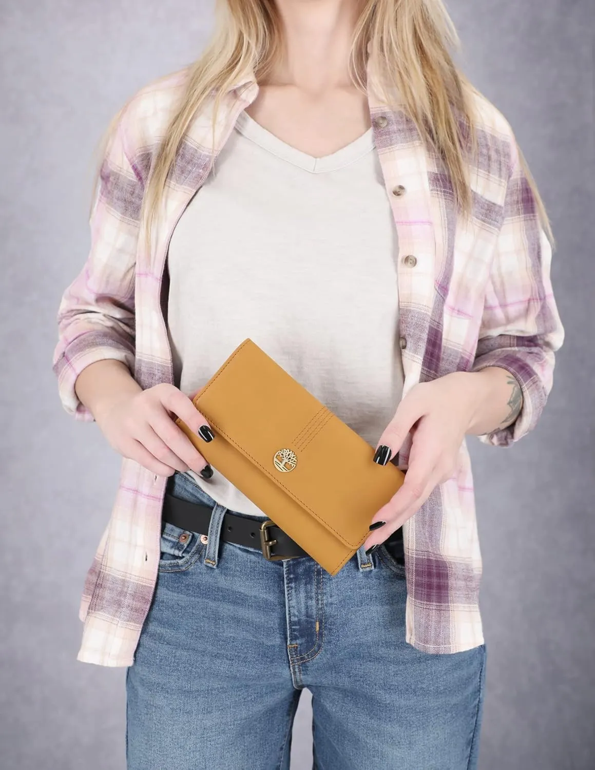 Timberland Women's Leather RFID Flap Wallet Clutch Organizer, Wheat (Nubuck), One Size