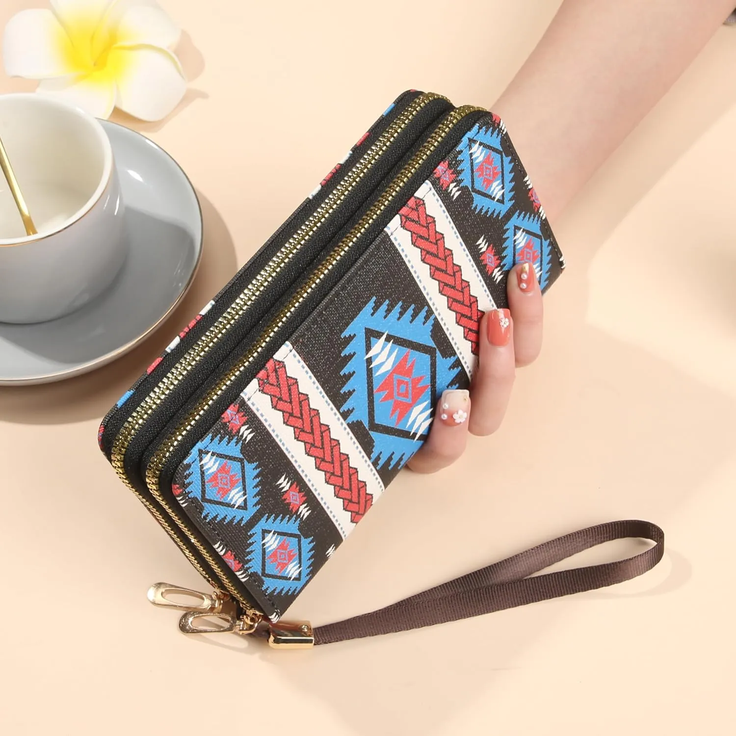 Wallet Purse for Women, Boho-Inspired Wristlet Wallet with Credit Card Holder（Black）