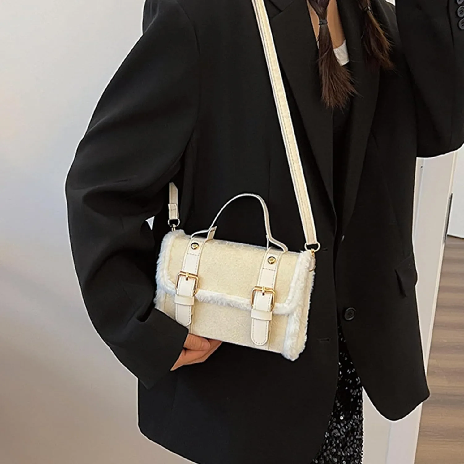 Winter Women's Crossbody Shoulder Bag 2024 Furry Plush Small Square Handbag French Styles for Fashionable Ladies