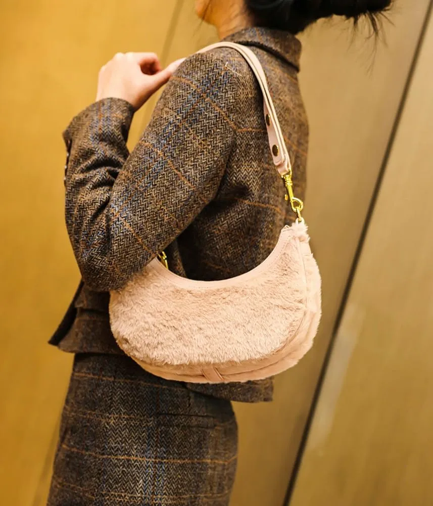 Women Plush Underarm Bag Shoulder Bag Fashion Fluffy Crossbody Bag Soft Warm Fuzzy Purse Y2K Purse with Adjustable Strap