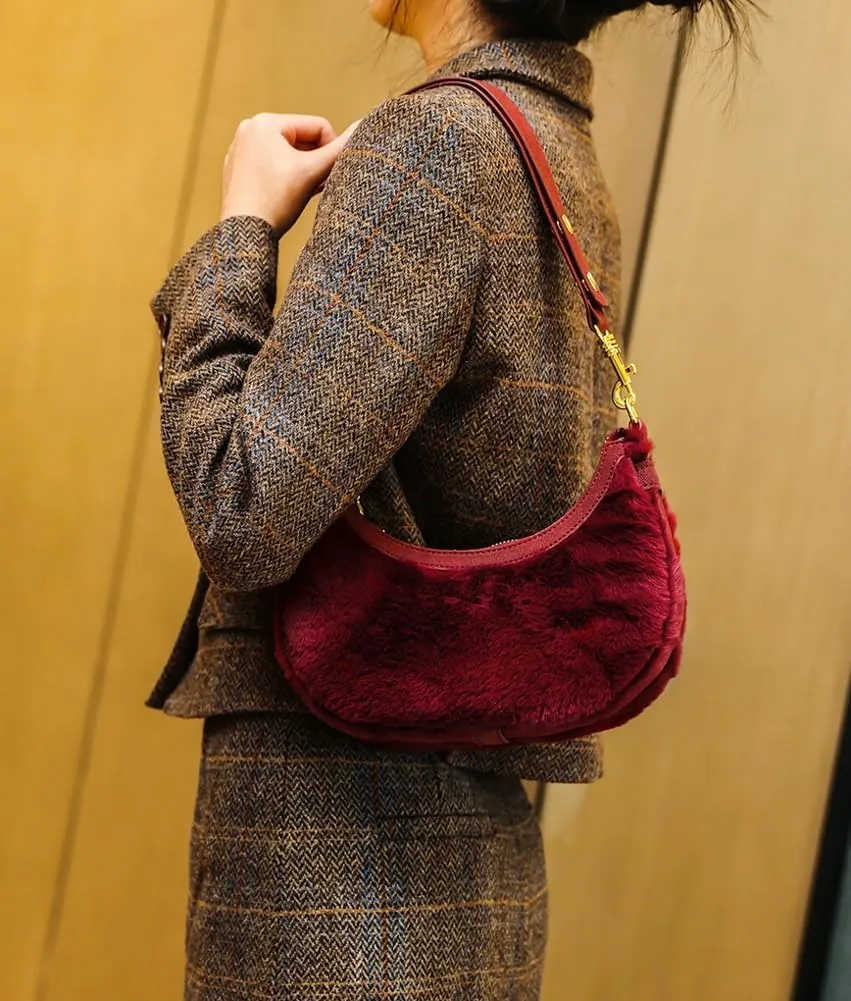 Women Plush Underarm Bag Shoulder Bag Fashion Fluffy Crossbody Bag Soft Warm Fuzzy Purse Y2K Purse with Adjustable Strap