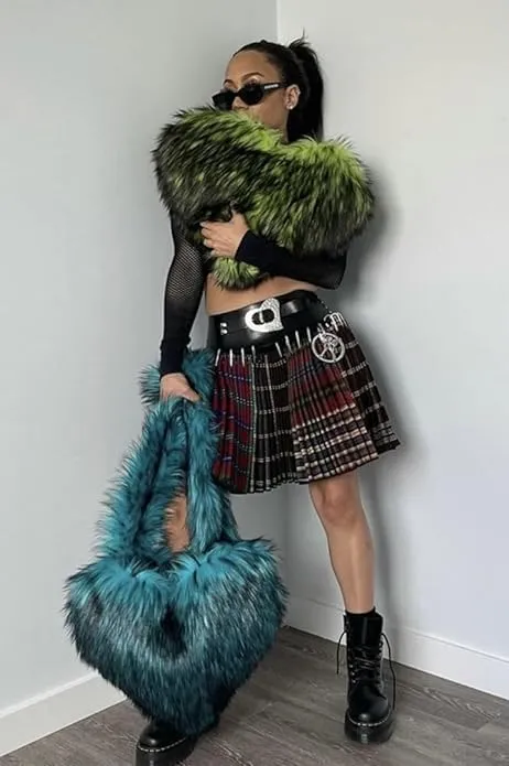 YXCFEWD Furry Heart Shaped Crossbody Bag for Women - Plush Y2K Handbag with Soft Shoulder Strap